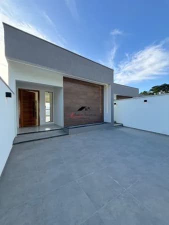 🏡 Casa à Venda no Flamengo – Maricá | 3 Quartos | Área Gourmet | Minha Casa, Minha Vida Excelente oportunidade para quem busca conforto, localização privilegiada e um imóvel pronto para financiar! Localizada no bairro Flamengo, em Maricá, a poucos minu