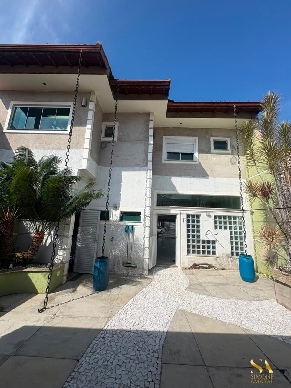 SOBRADO COM 3 CASAS NO TERRENO!!!