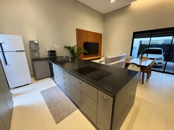 Sobrado com 3 quartos à venda, bairro Grand Ville - Uberlândia/MG