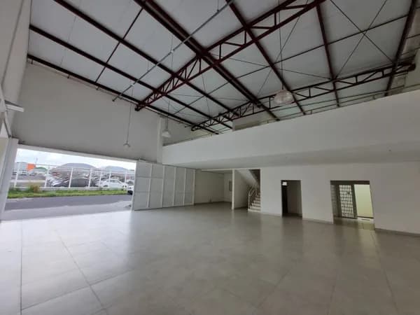 Pavilhão/Galpão Comercial no bairro Alto umuarama - Uberlândia - MG
