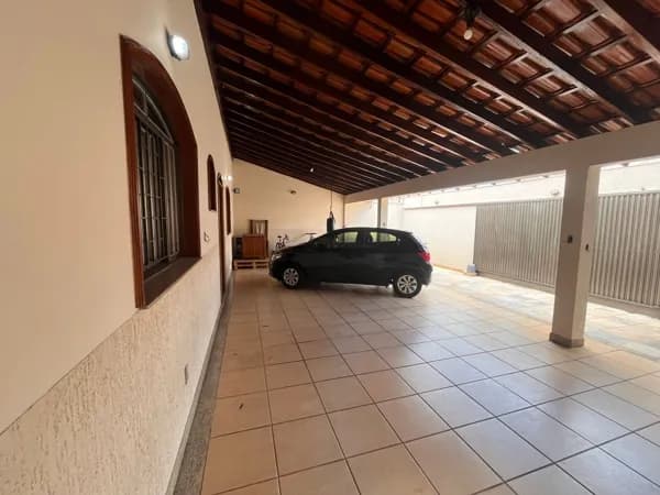 Sobrado à venda no bairro Tabajaras - Uberlândia - MG