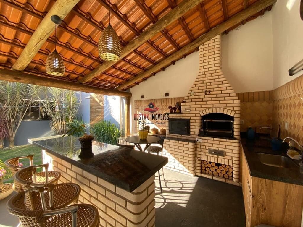 Casa à venda no bairro Vila Saraiva - Uberlândia - MG