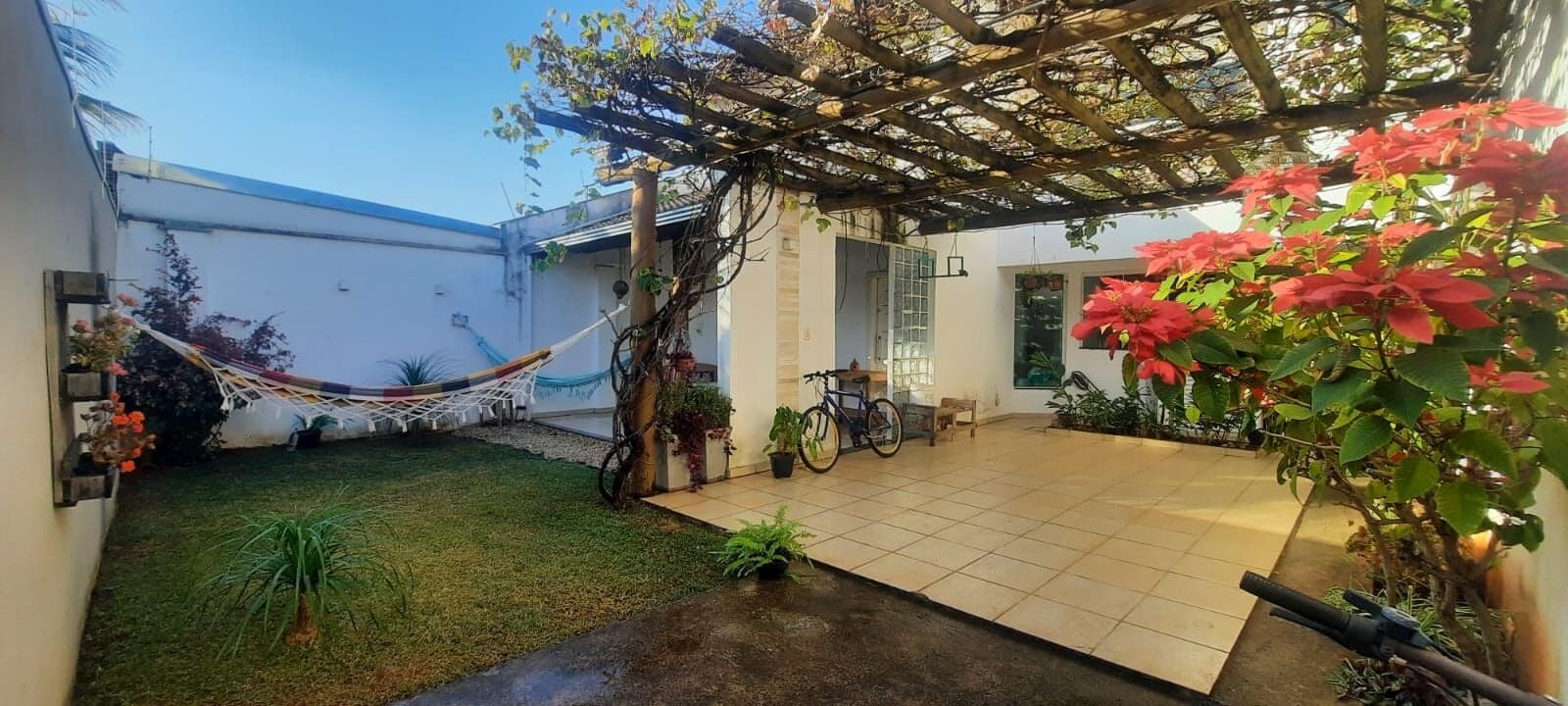 Sobrado à venda no bairro Jardim Holanda - Uberlândia - MG