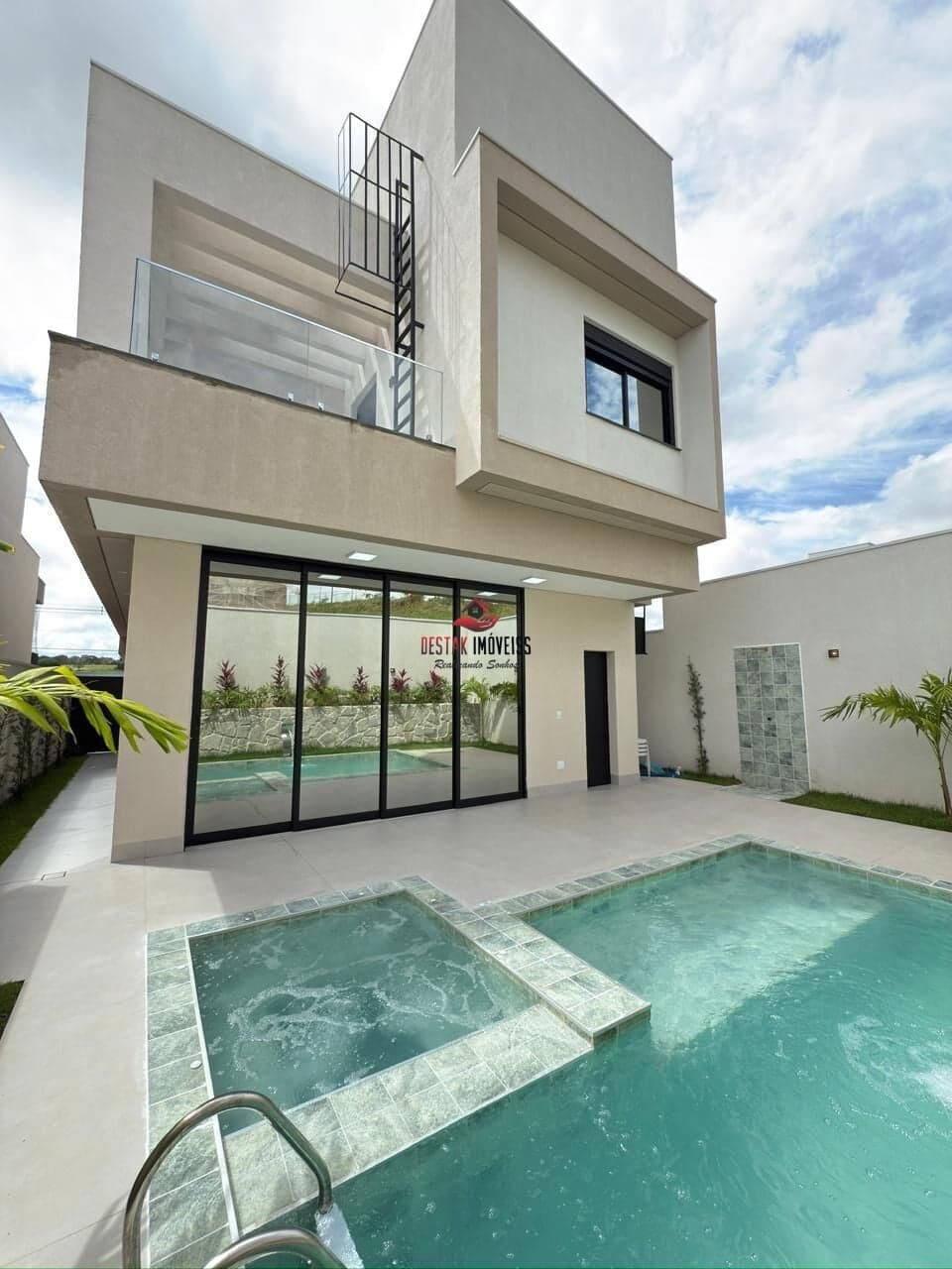 Sobrado à venda no condominio Terras Alpha, Granja Marileusa - Uberlândia - MG