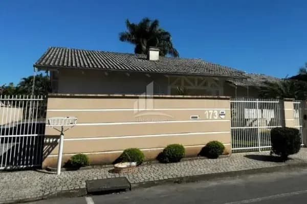 Casa à venda em Joinville/SC