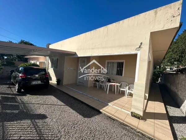 Casa na Barra do Aririu na Palhoça SC.