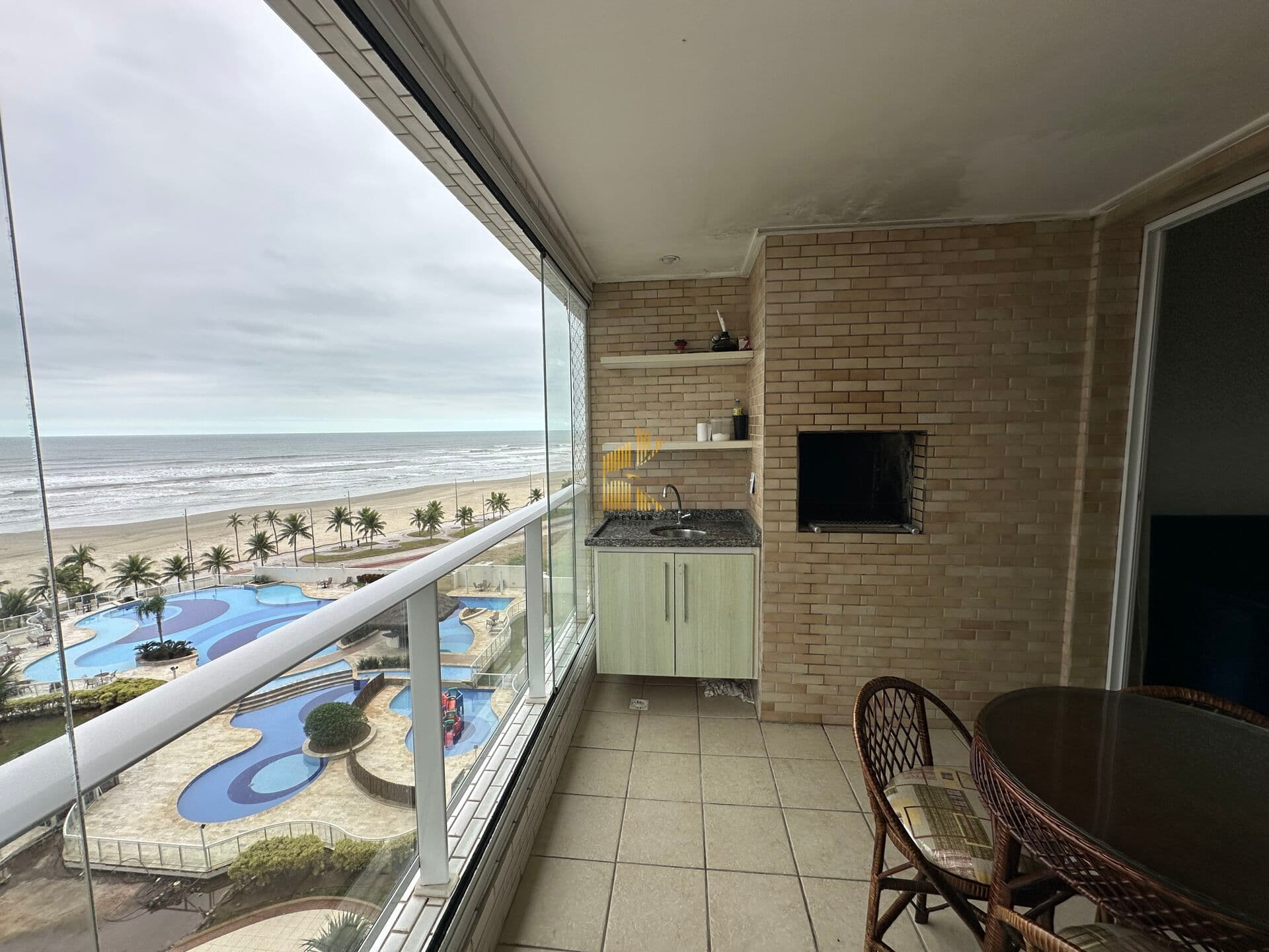 Apartamento frente mar a venda, 2 dorm, lazer 1 vaga, mobiliado