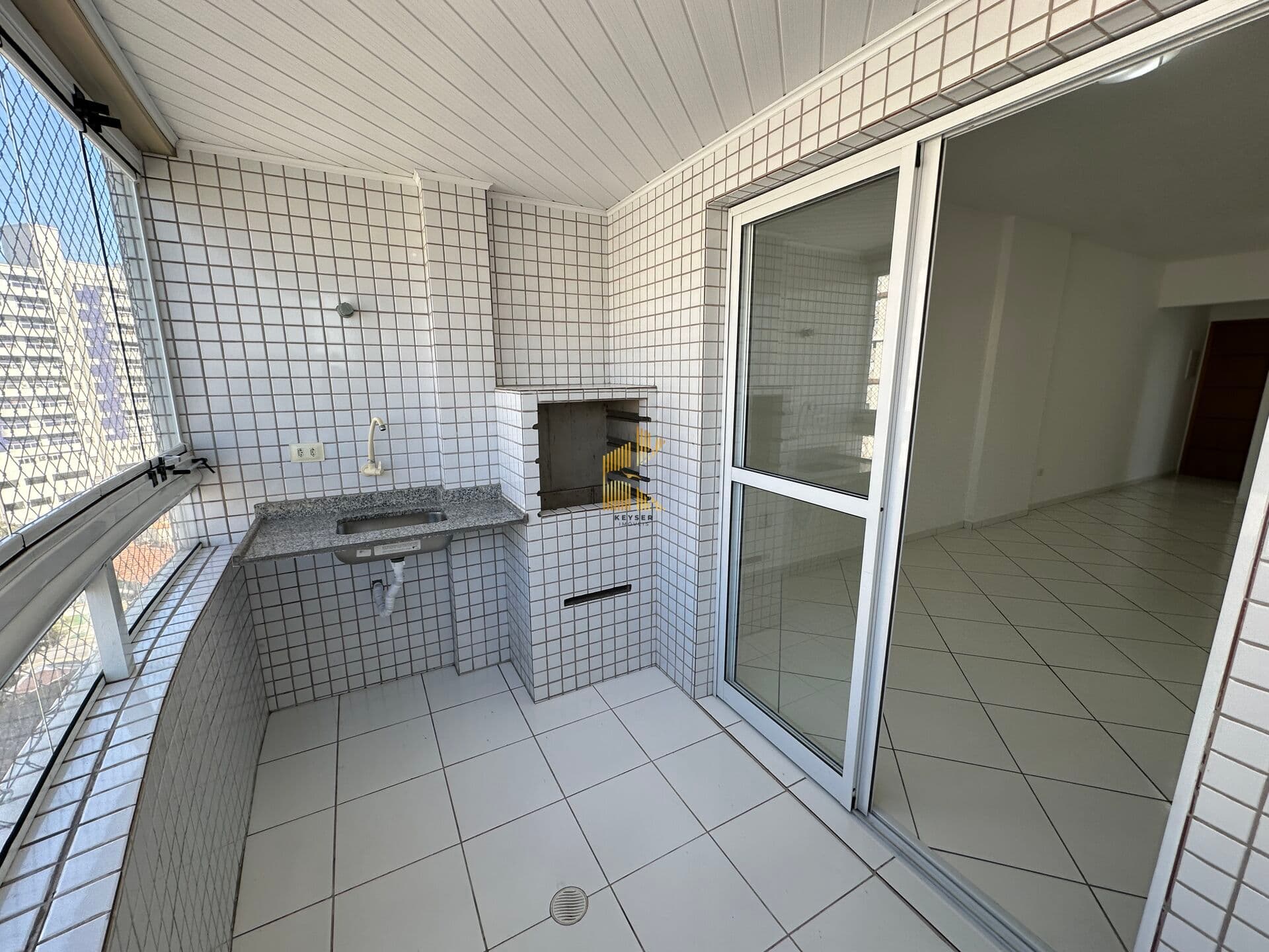 Apartamento a venda 2 dormitorios no bairro Guilhermina, Praia Grande, SP