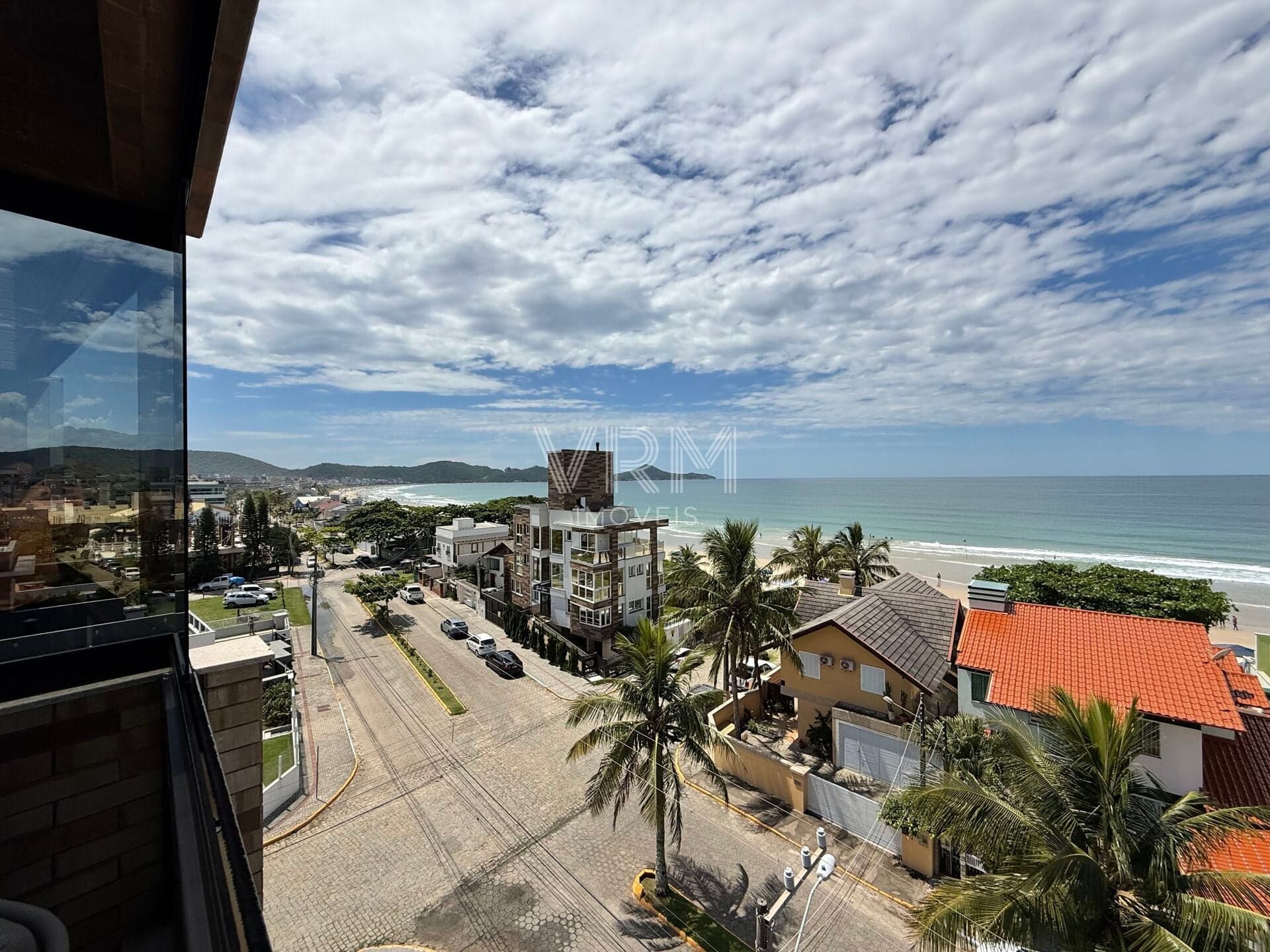 Cobertura Duplex Mobiliada Com Vista Mar Permanente e 3 Suítes Na Praia de Canto Grande/Bombinhas-SC