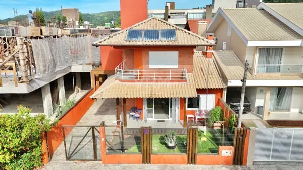 Casa a Poucos Passos do Mar em Canto Grande Pronta e Mobiliada com 3 Suítes