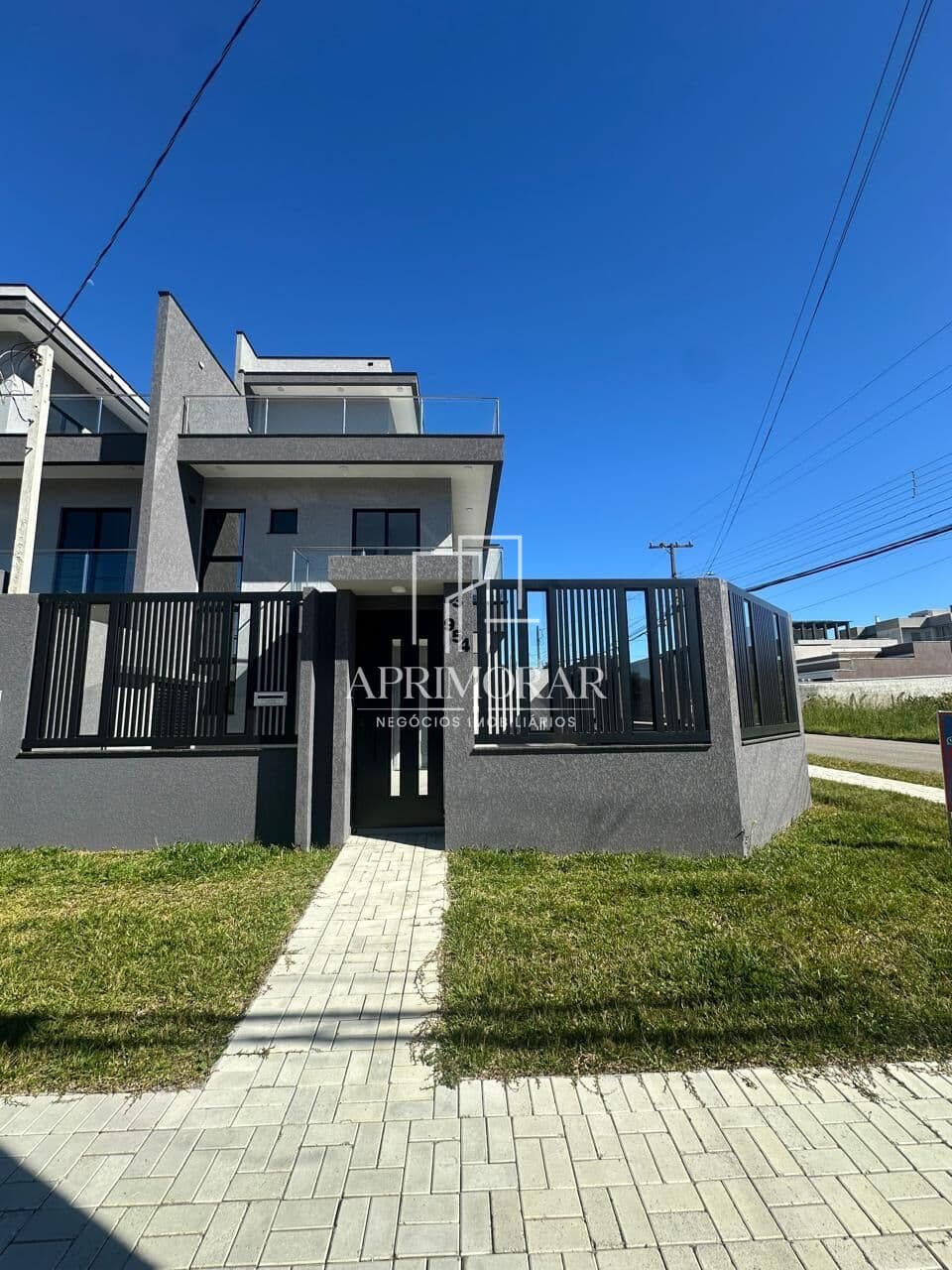 TRIPLEX DE ALTO PADRÃO COM 3 SUÍTES EM LOCALIZAÇÃO PRIVILEGIADA – SÃO JOSÉ DOS PINHAIS