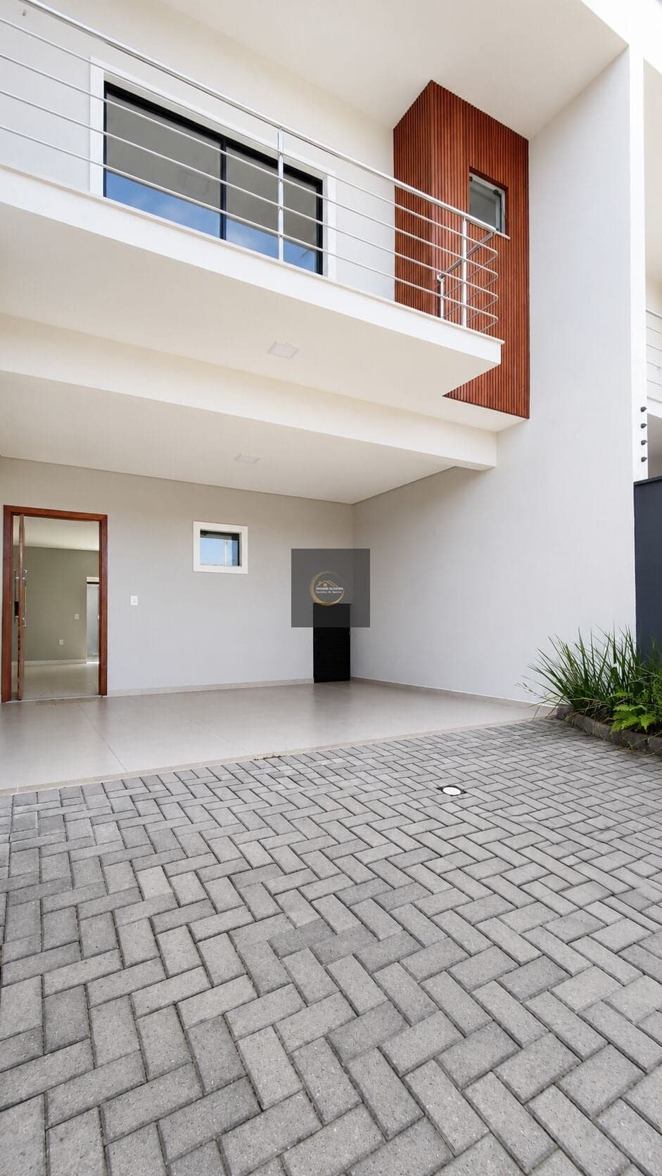 Sobrado Geminado com 3 Quartos e Suíte à Venda no Iririú – 133 m² e 2 Vagas