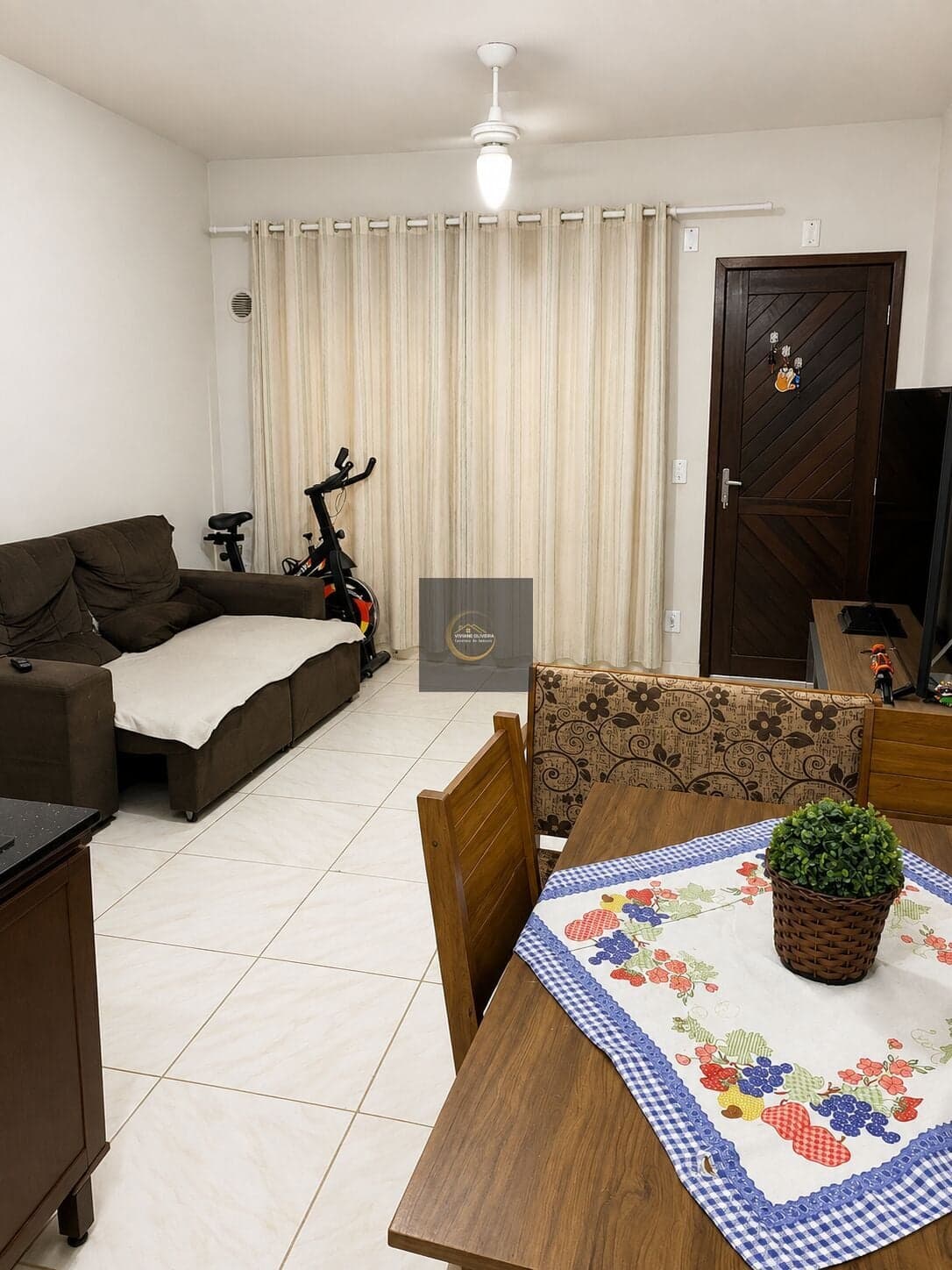 Casa Geminada com 3 Quartos e 2 Vagas no Aventureiro