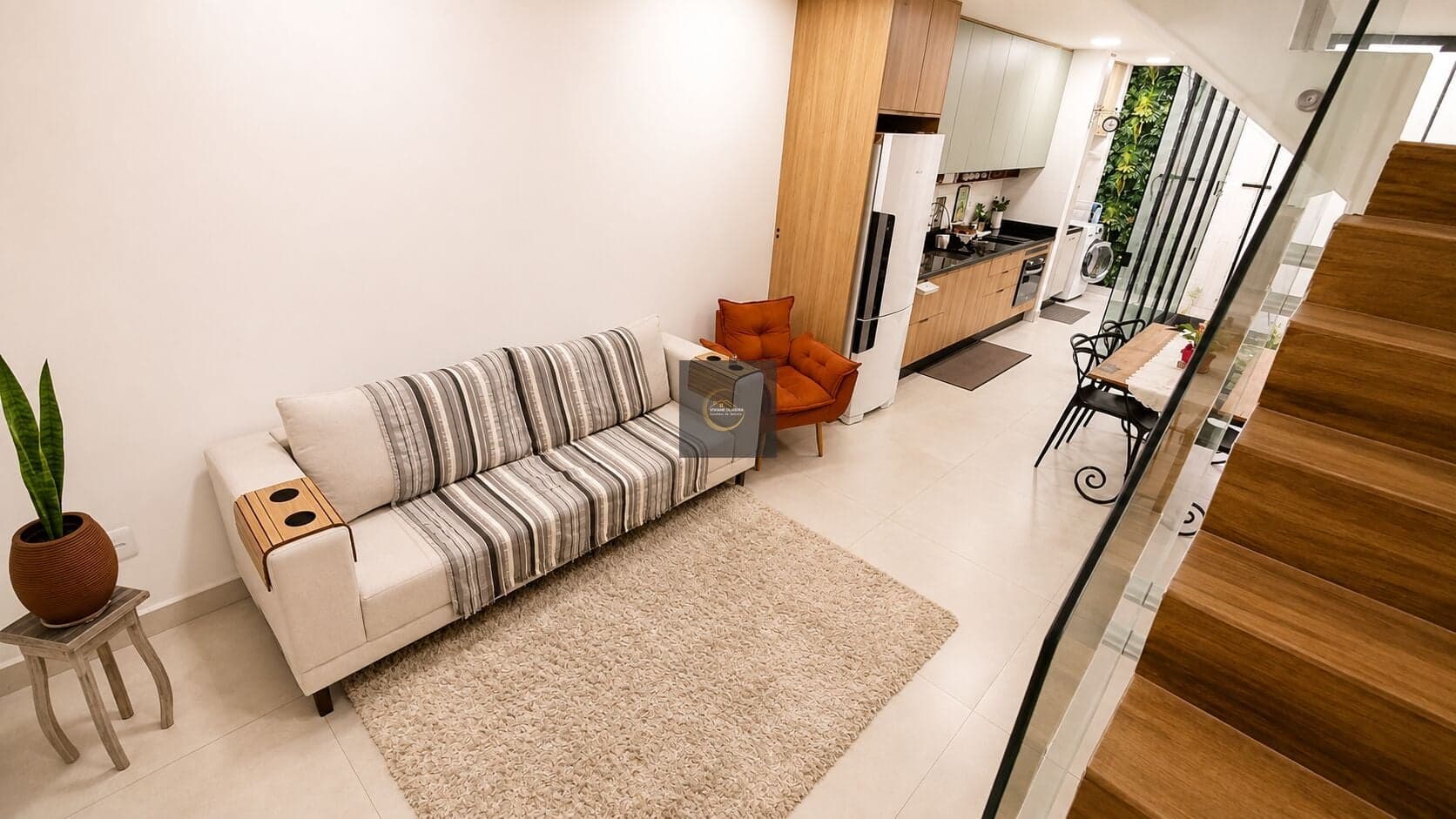 Sobrado geminado semi mobiliado no Santo Antônio – 2 suítes e 84,94 m² privativos