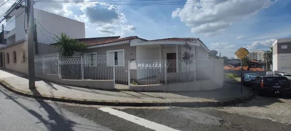 Excelente Casa Térrea 03 dormitórios sendo 01 suíte com hidromassagem no Jardim Santa Rosália !!!