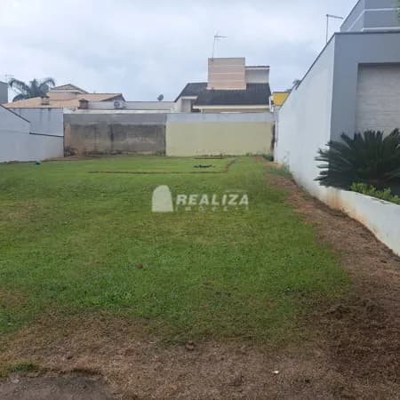 Excelente terreno com topografia plana, localizado no condomínio Horto Florestal Il Sorocaba - SP.