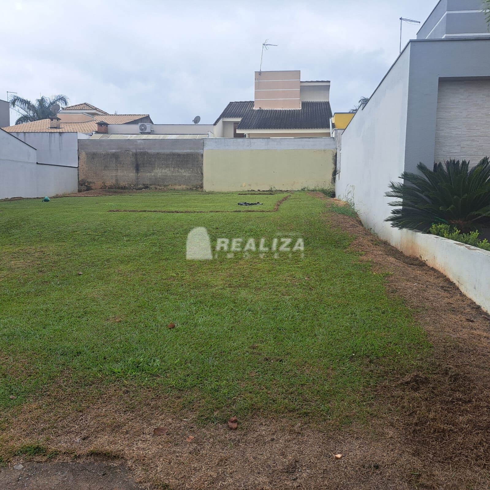 Excelente terreno com topografia plana, localizado no condomínio Horto Florestal Il Sorocaba - SP.