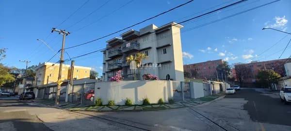 Excelente localização! Apartamento 3° andar, 3 dormitórios sendo 1 suíte e 2 vagas descobertas!