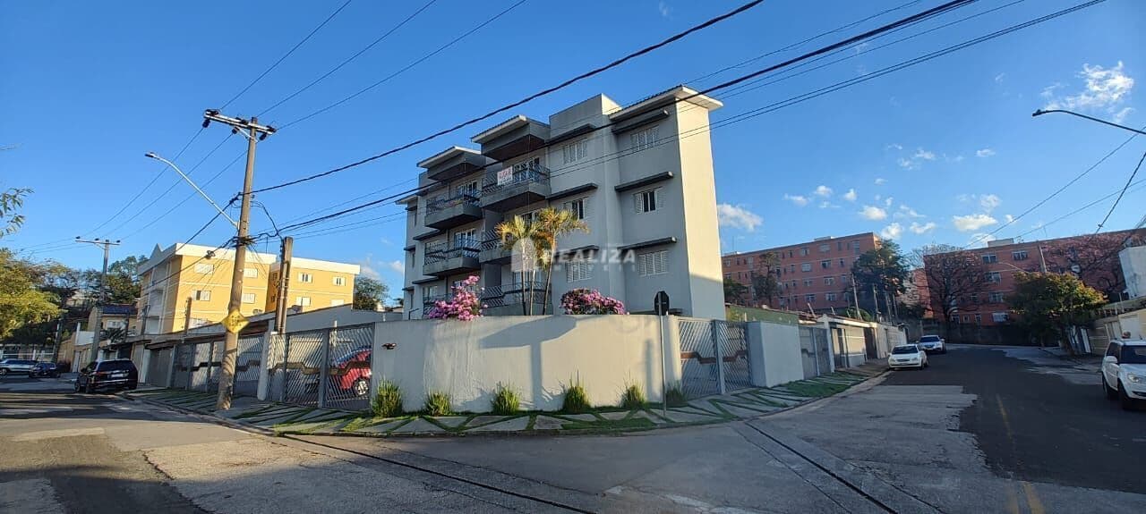 Excelente localização! Apartamento 3° andar, 3 dormitórios sendo 1 suíte e 2 vagas descobertas!