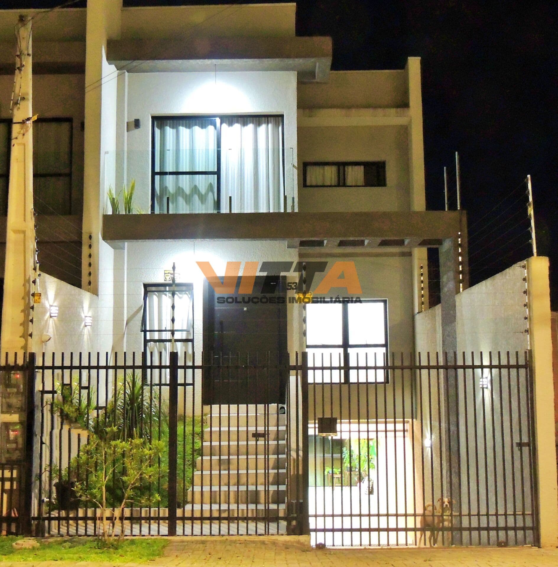 Sobrado Moderno com 3 Quartos (1 Suíte) e Amplo Quintal no Bairro Iguaçu – Araucária