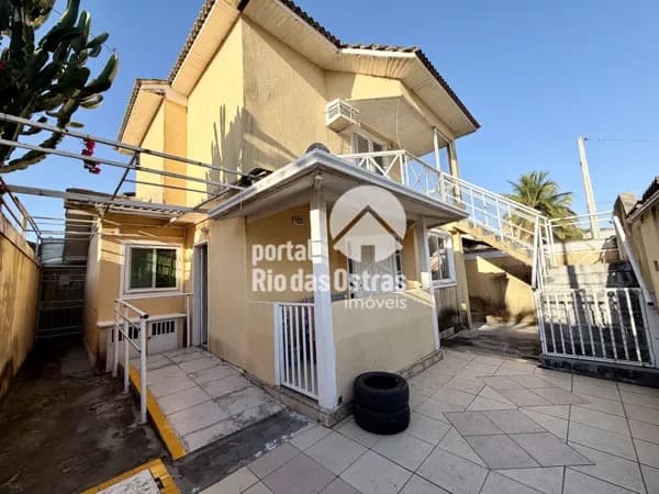 Casa duplex com 3 quartos a poucos metros da Praia de Costazul