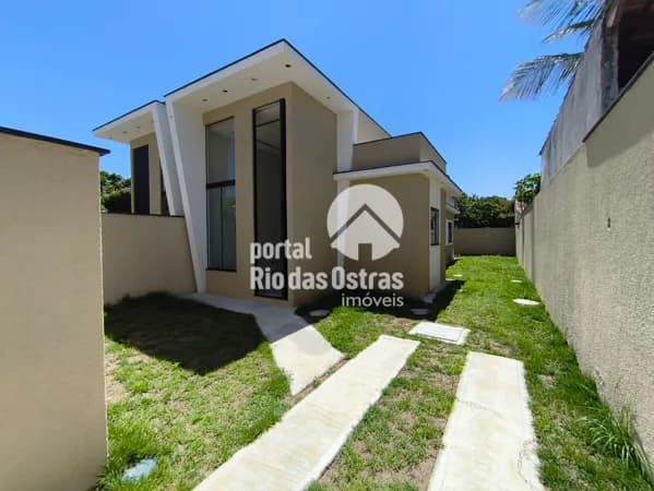 Casa linear independente e não geminada com 3 quartos