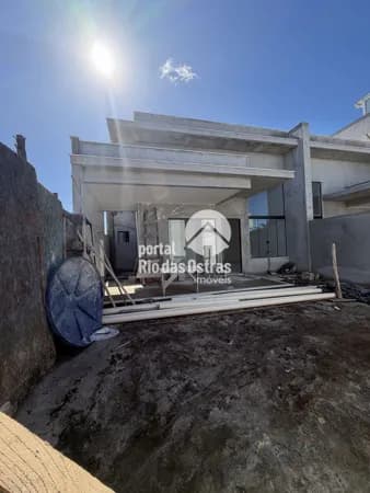 Casa linear independente com 3 quartos na quadra da rodovia