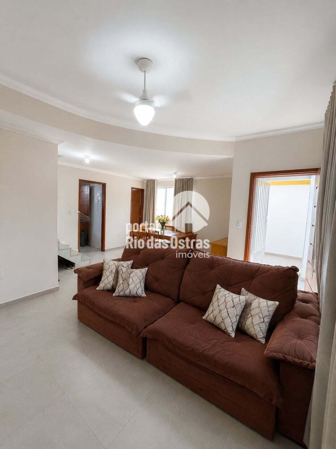 Casa duplex com 110m², 3 quartos e amplo quintal