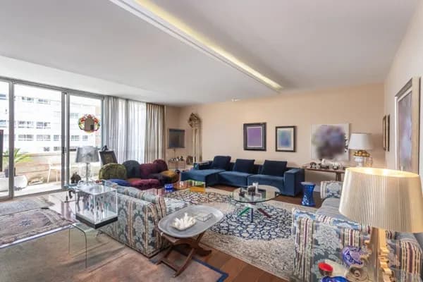 Apartamento de Luxo com 486 m² Privativos e Andar Inteiro com 3 Dormitórios (Suíte) e 4 Vagas