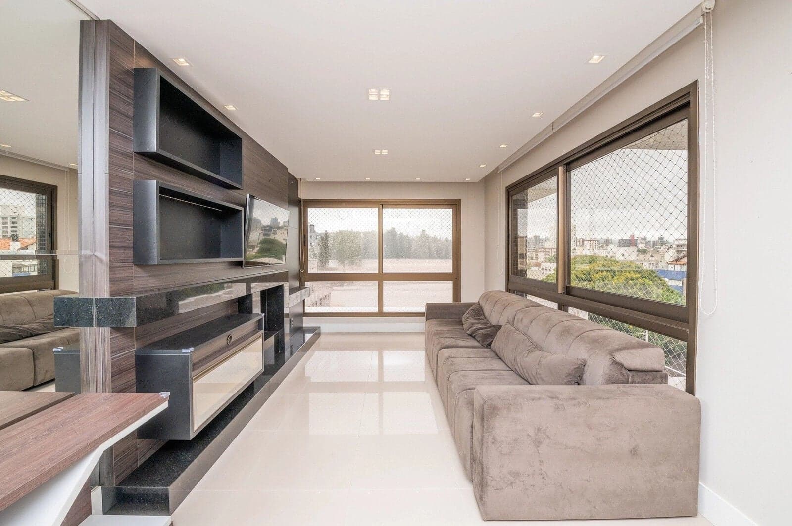 Apartamento 2 Suítes , 95m² Privativos, 2 Vagas, com Lareira e Churrasqueira
