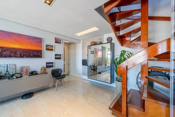 Cobertura 215m², 2 Dormitórios, Suíte Master, Piscina, 2 Vagas