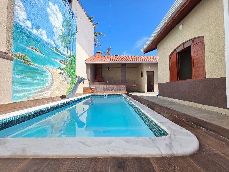 Casa a venda em Peruibe 3 suites com piscina pertinho da praia