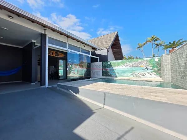 Casa Térrea a venda em Peruibe com piscina 2 quartos sendo 1 suite