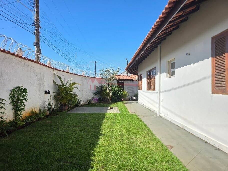 Sobrado a venda em Parque Turístico, Peruíbe/SP 5 quartos sendo 4 suites