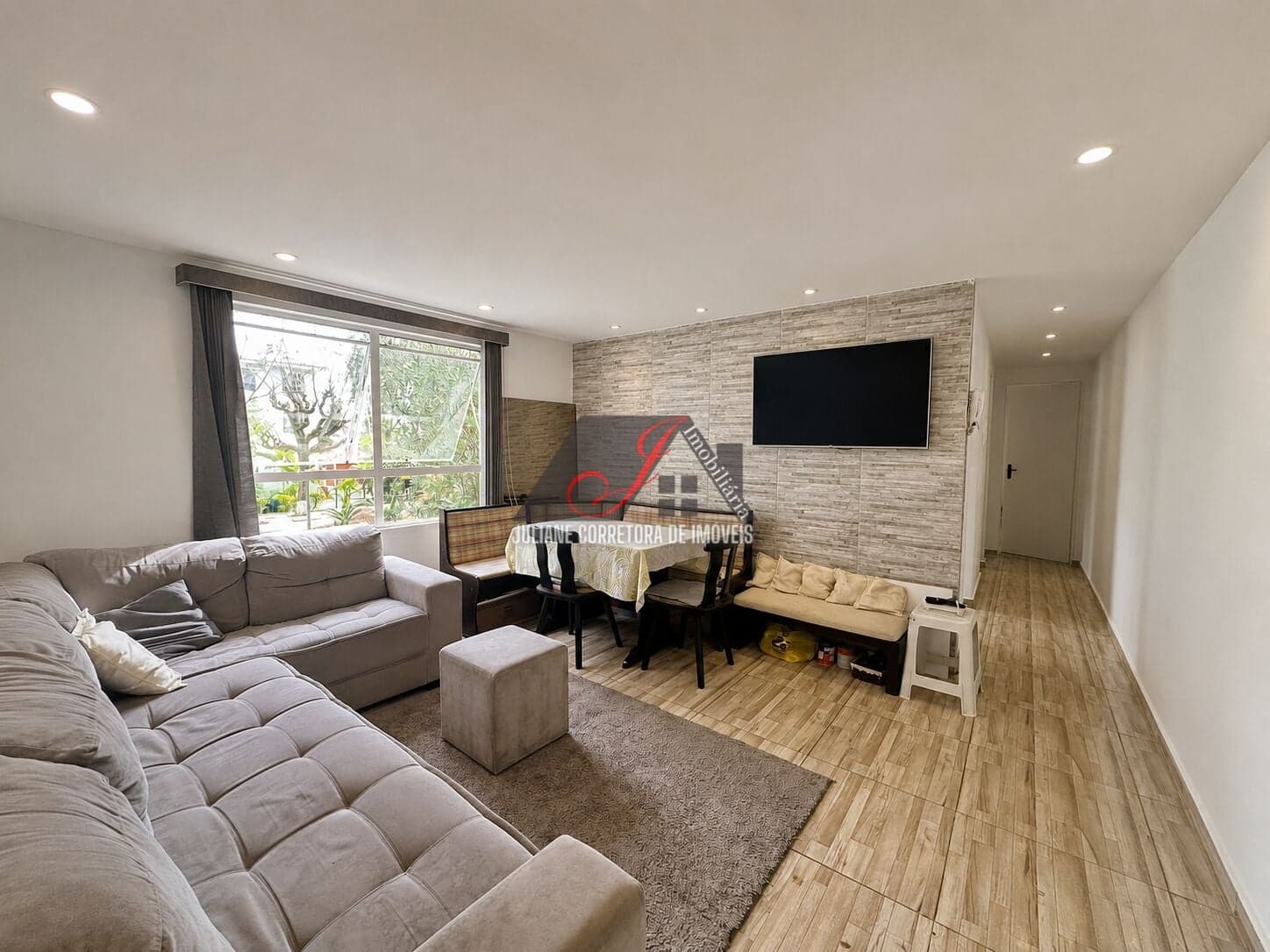 Apartamento à venda no Condomínio Vila Velha, bairro Campo Comprido/PR.