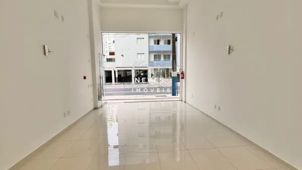 Sala Comercial à Venda no Centro de Balneário Camboriú | Entre a Av. Brasil e a 3ª Avenida