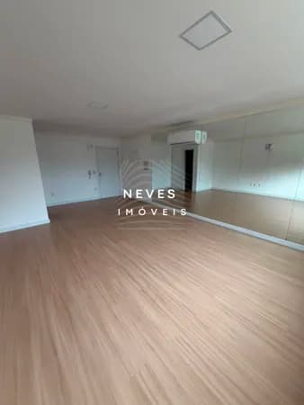 SALA COMERCIAL ÁEREA COM VAGA PRIVATIVA / 40M²