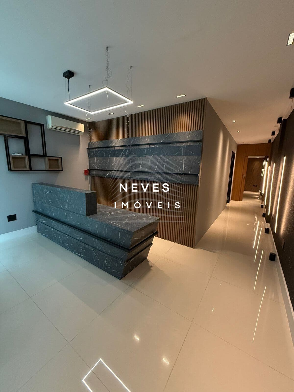 SALA COMERCIAL TÉRREA MOBILIADA PARA LOCAÇÃO – CENTRO DE BALNEÁRIO CAMBORIÚ