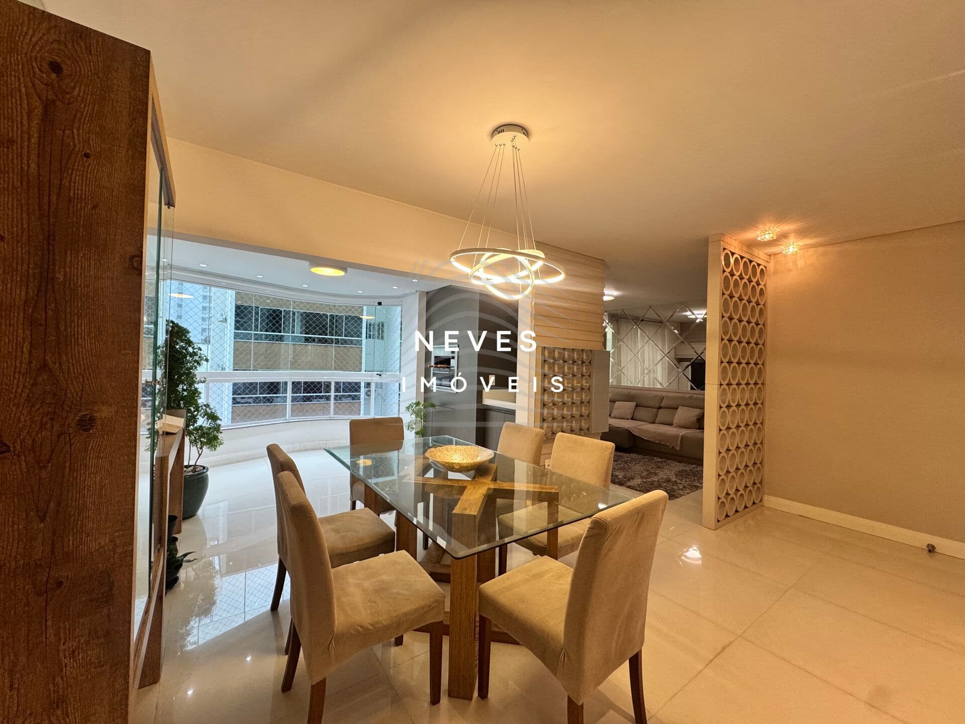 APARTAMENTO MOBILIADO PARA LOCAÇÃO ANUAL E VENDA – CENTRO DE BALNEÁRIO CAMBORIÚ