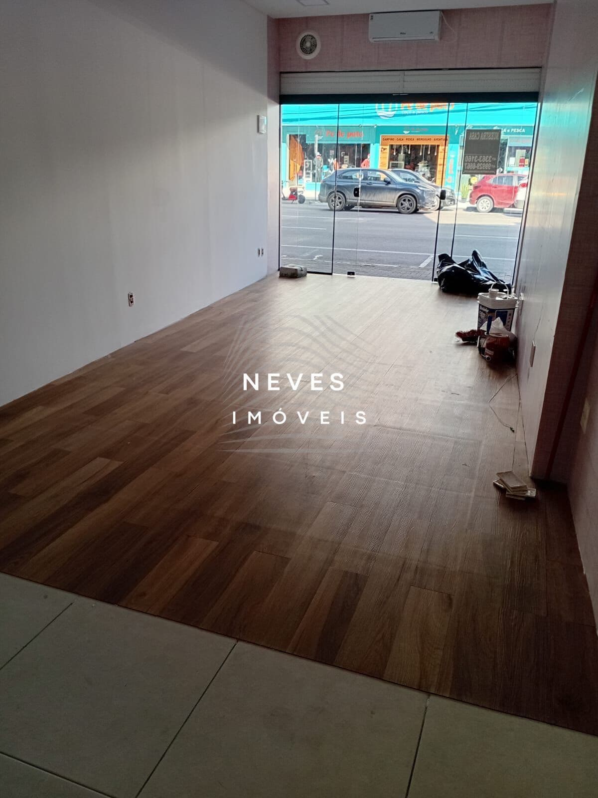 Sala Comercial para Locação Anual na Terceira Avenida | Excelente Ponto Comercial