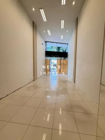 Sala Comercial Térrea na Av. Brasil em Balneário Camboriú – 102m² com Mezanino e Vaga
