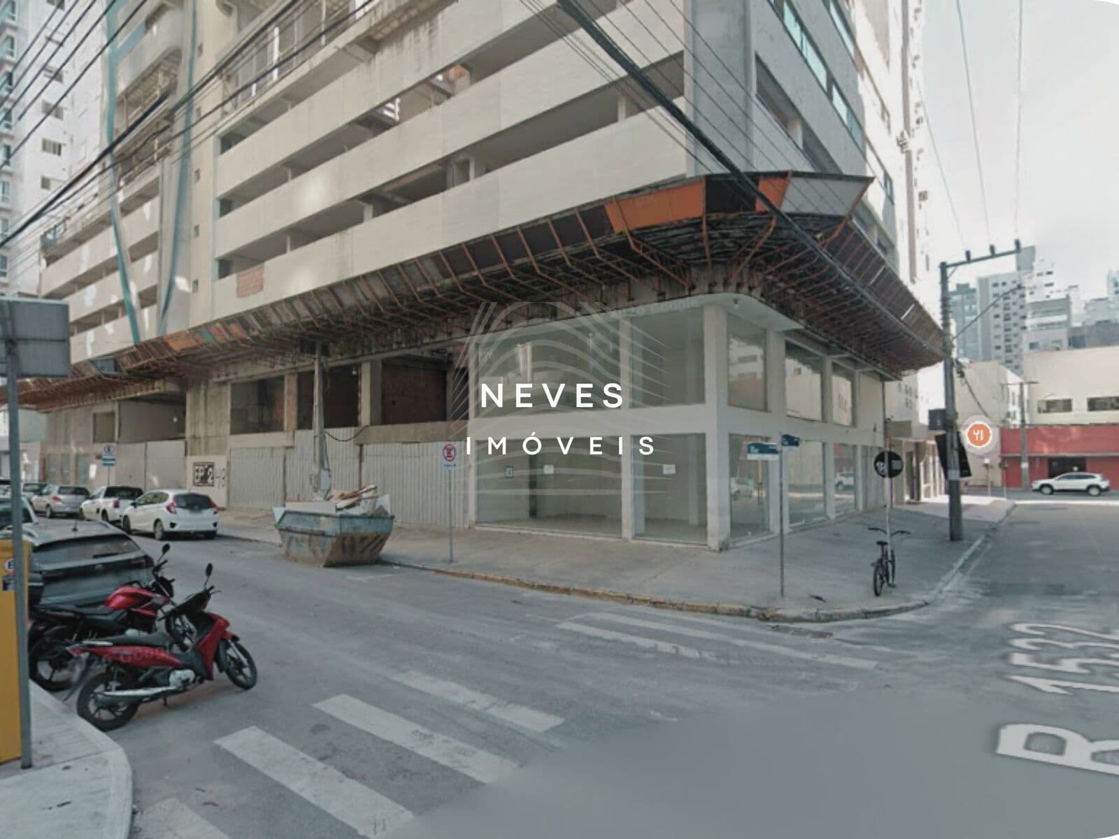 3 SALAS COMERCIAIS TÉRREAS À VENDA 130M²