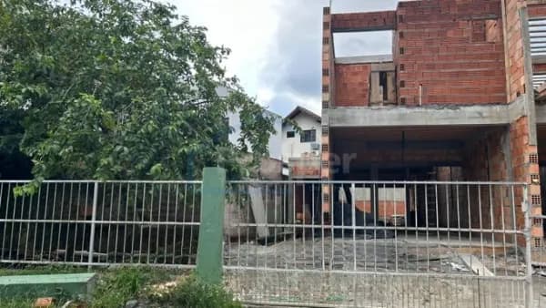 Casa Geminada com 3 quartos no Saguaçu, Joinville/SC