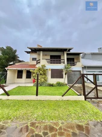 Sobrado a venda em Capão Novo