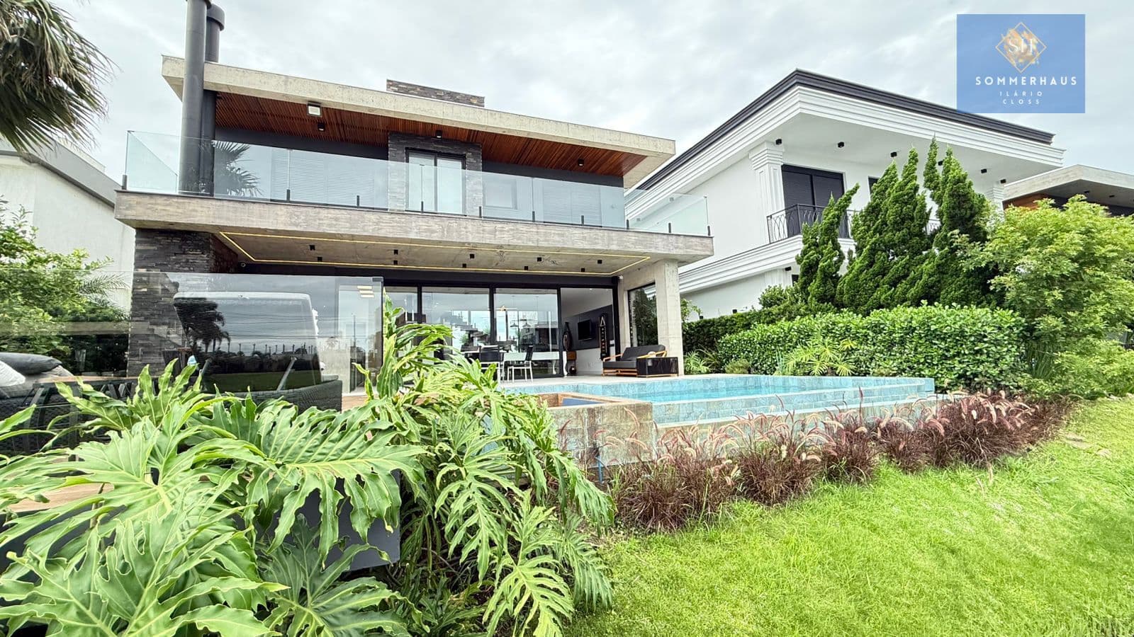 Belíssima casa de luxo no condomínio fechado SENSE