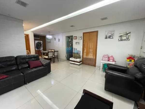 Área privativa, 3 quartos, 2 vagas paralelas! À venda, no bairro Cidade Nova!