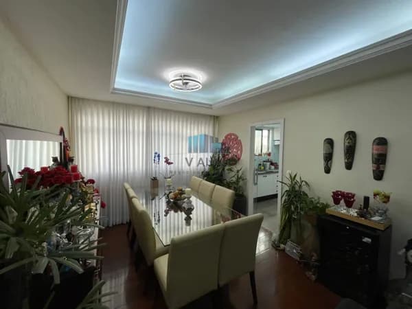 Apartamento com 3 quartos, 2 vagas paralelas. À venda, no bairro Silveira!