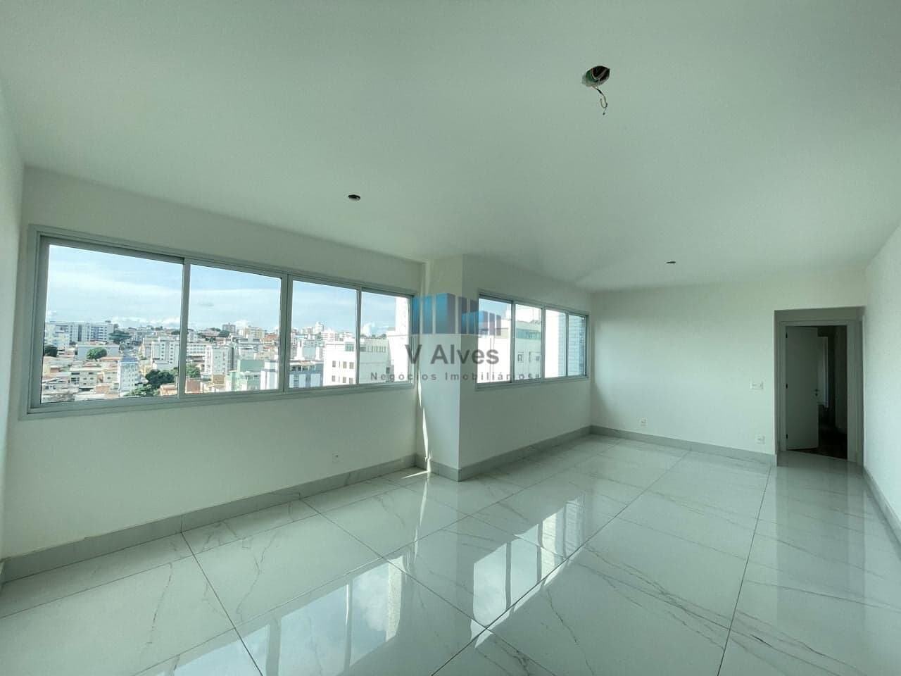 Apartamento Alto Padrão 4 quartos,2 suítes e 2 semi -suites, 3 vagas. À venda, no bairro Cidade Nova!