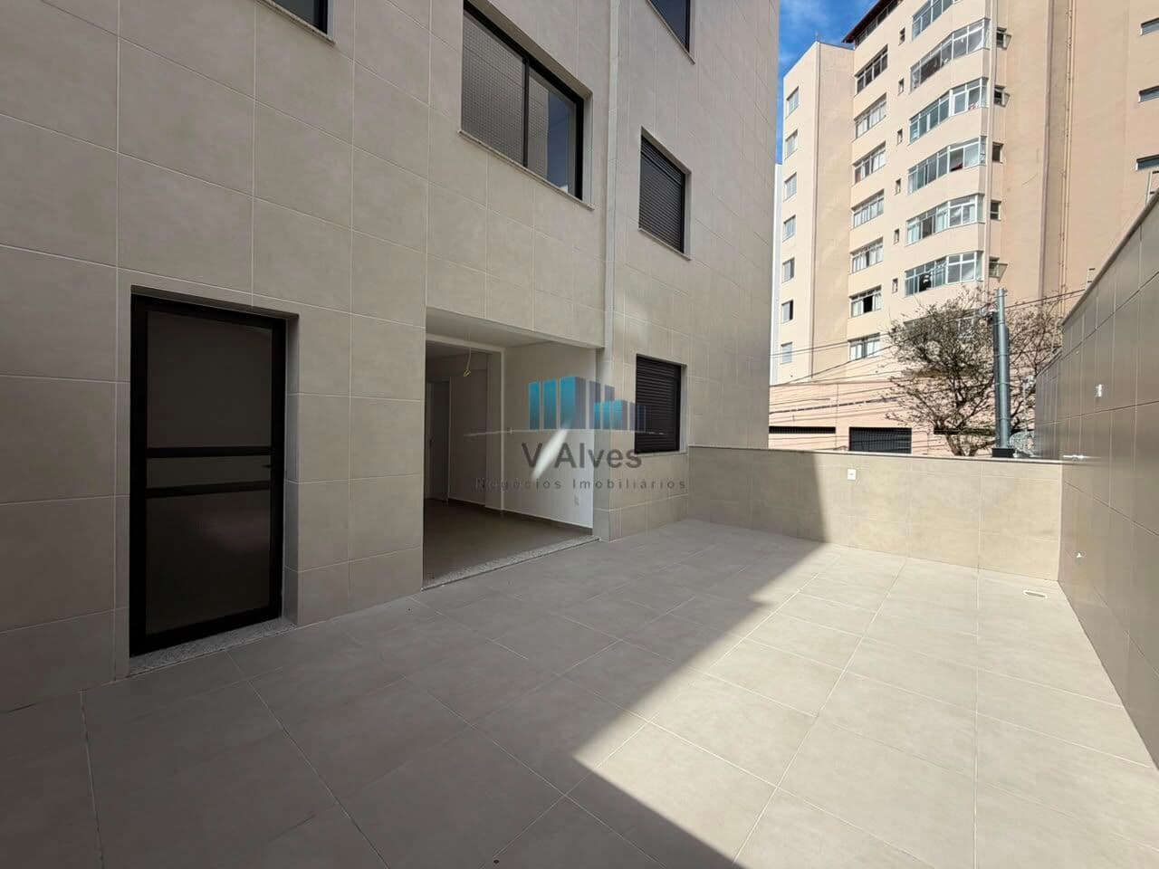 Apartamento área privativa, 3 quartos sendo 01 suíte, 2 vagas. À venda, no bairro Cidade Nova!