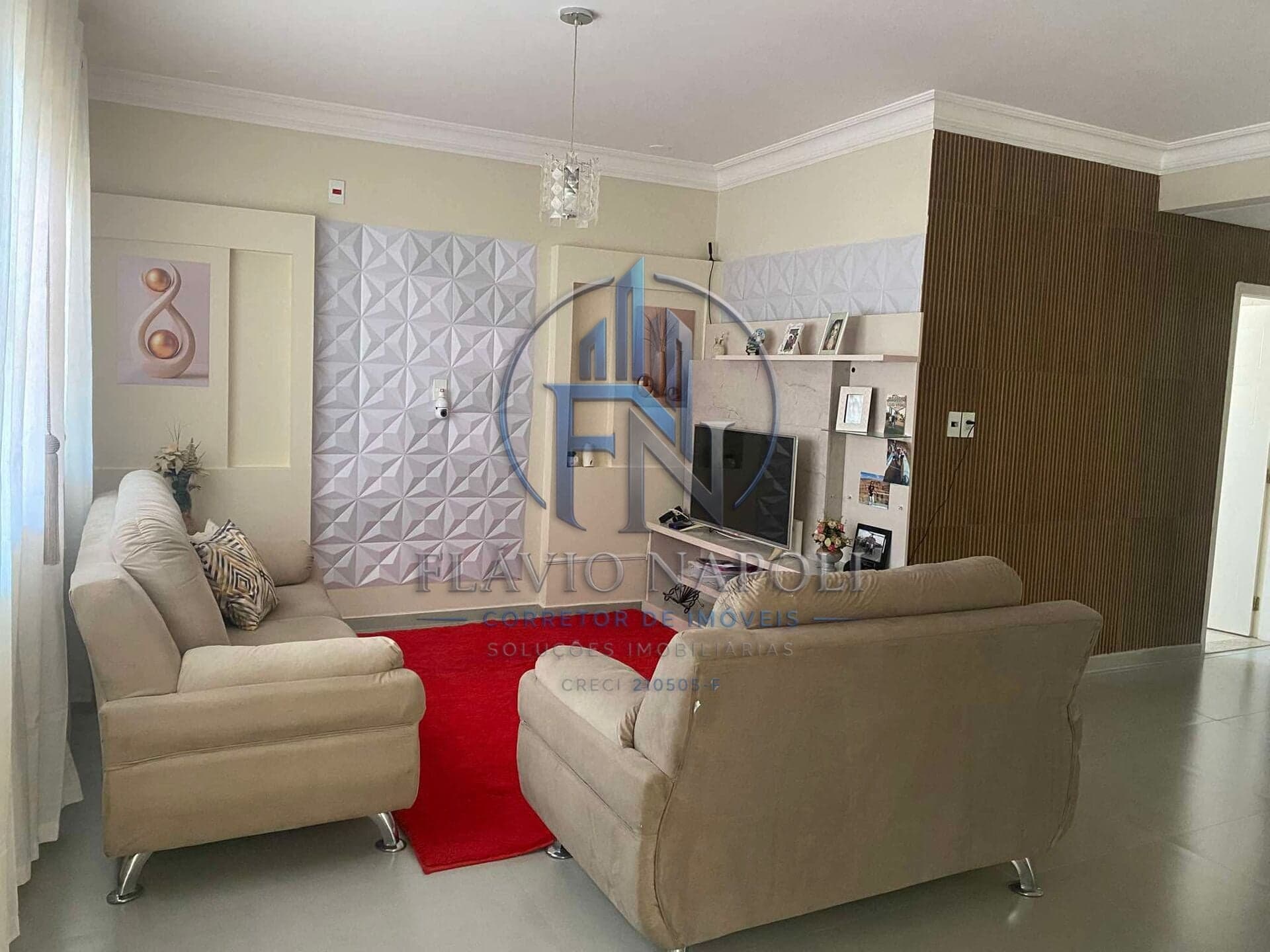 Casa Térrea à Venda no Centro de Guaratinguetá – 3 Dormitórios, Espaço Gourmet e Garagem para 4 Carros